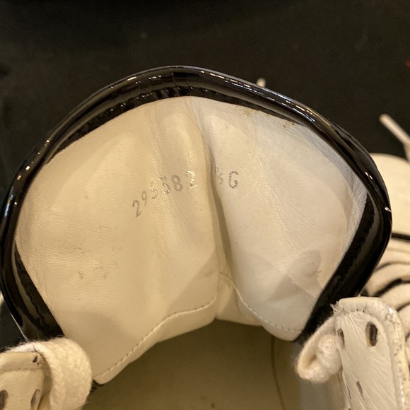 Worn Authentic Gucci Sneaks. Serial# 295382 size 6/12 C. - Picture 5 of 7